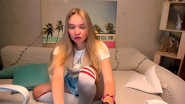 BoysLoveBlondee online show from 12.18.24