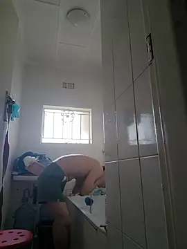 kisstoyousoon2024 online show from 12.21.25