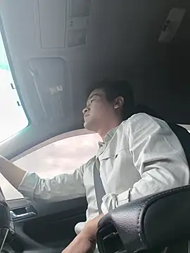 kisstoyousoon2024 online show from 12.23.25