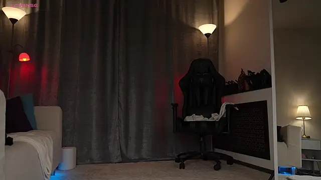 Amely Young online show from 10.05.25