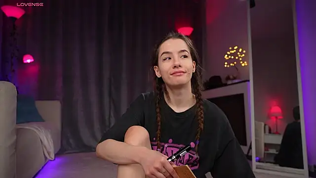 Amely Young online show from 02.21.26