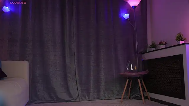 Amely Young online show from 04.06.26