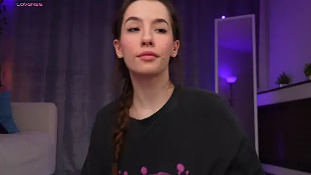 Amely Young online show from 04.19.26