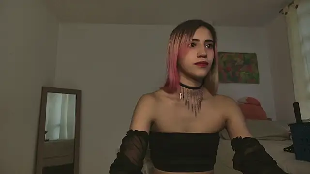 Snapshot of linnie_ chatting on 03.08.25 linnie  online show from 03.08.25