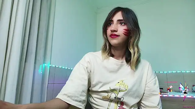 Snapshot of linnie_ chatting on 09.19.25 linnie  online show from 09.19.25