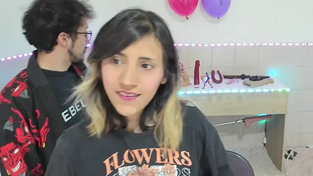 Snapshot of linnie_ chatting on 09.21.25 linnie  online show from 09.21.25