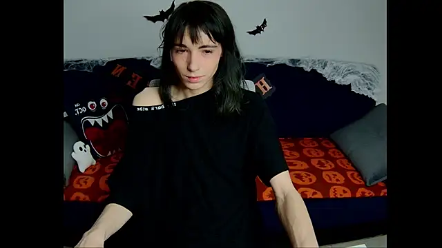 Snapshot of kobeny chatting on 10.30.25 kobeny online show from 10.30.25