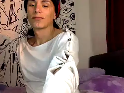 Snapshot of Thematrioshkaoficial24 chatting on 03.18.25 Thematrioshkaoficial24 online show from 03.18.25