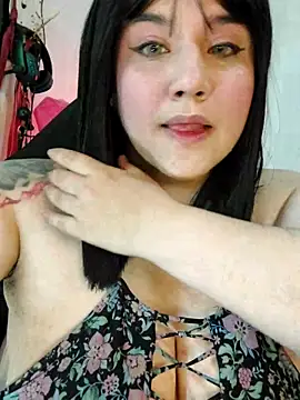 ItsNaiixa online show from 10.05.25