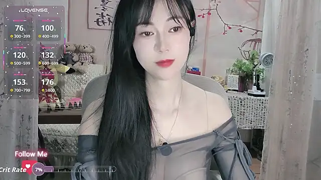 Snapshot of Lisa-s chatting on 10.17.25 Lisa-s online show from 10.17.25