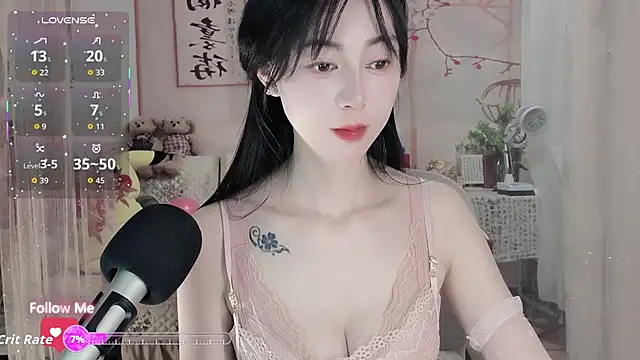 Snapshot of Lisa-s chatting on 11.21.25 Lisa-s online show from 11.21.25