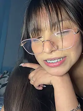 Snapshot of Lily_candy_X chatting on 12.18.24 Lily candy X online show from 12.18.24