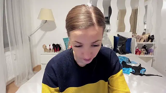 Snapshot of KateRedgar chatting on 02.02.25 KateRedgar online show from 02.02.25
