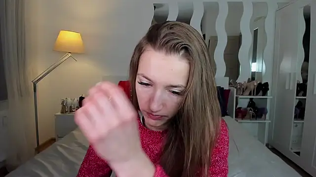 Snapshot of KateRedgar chatting on 02.04.25 KateRedgar online show from 02.04.25