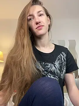 Snapshot of KateRedgar chatting on 02.15.25 KateRedgar online show from 02.15.25