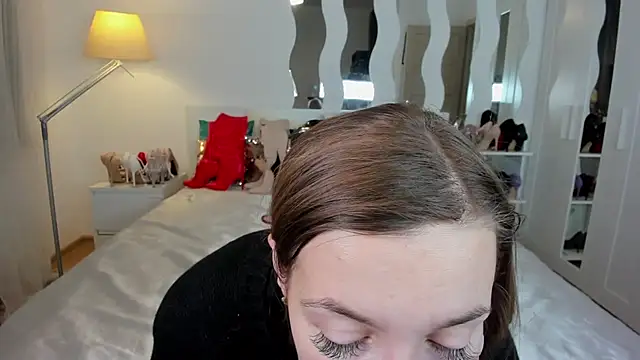 Snapshot of KateRedgar chatting on 02.16.25 KateRedgar online show from 02.16.25