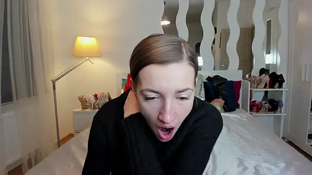 Snapshot of KateRedgar chatting on 02.17.25 KateRedgar online show from 02.17.25
