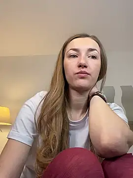 Snapshot of KateRedgar chatting on 03.03.25 KateRedgar online show from 03.03.25