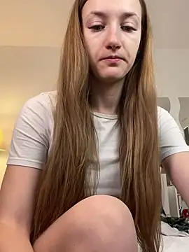 Snapshot of KateRedgar chatting on 03.15.25 KateRedgar online show from 03.15.25