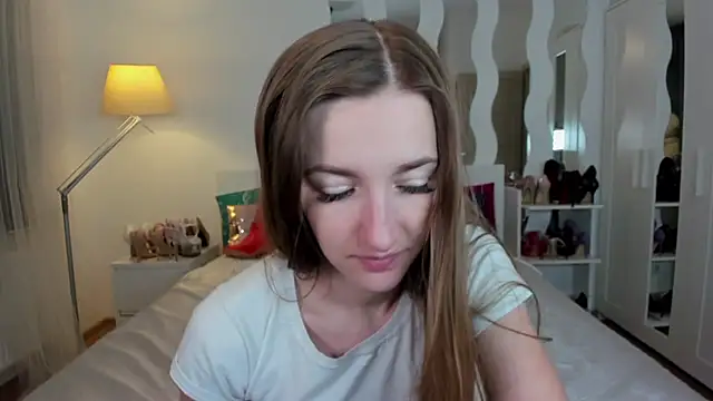 Snapshot of KateRedgar chatting on 03.18.25 KateRedgar online show from 03.18.25
