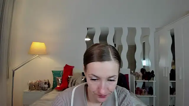 Snapshot of KateRedgar chatting on 03.21.25 KateRedgar online show from 03.21.25