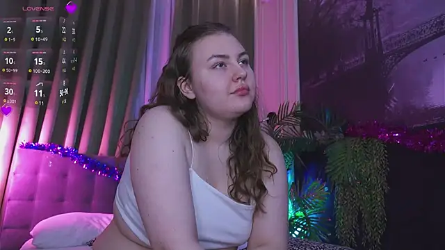 Snapshot of Mia__Peach chatting on 12.23.24 Mia Peach online show from 12.23.24