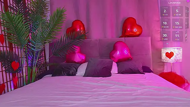 Snapshot of Mia__Peach chatting on 02.12.25 Mia Peach online show from 02.12.25