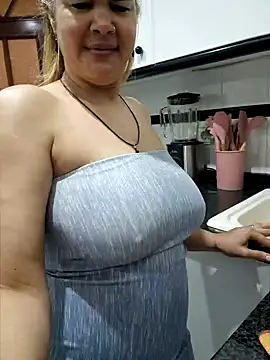 Snapshot of lamorbosa37 chatting on 02.05.25 lamorbosa37 online show from 02.05.25