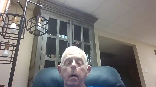 Snapshot of bootlegmanz chatting on 10.25.25 bootlegmanz online show from 10.25.25