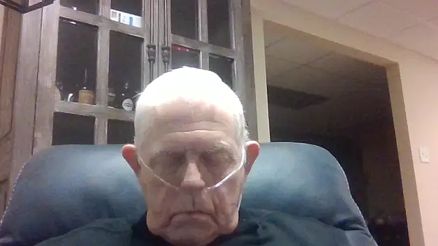 Snapshot of bootlegmanz chatting on 10.26.25 bootlegmanz online show from 10.26.25