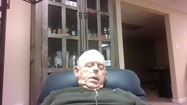 Snapshot of bootlegmanz chatting on 11.01.25 bootlegmanz online show from 11.01.25