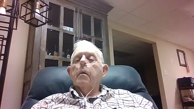 Snapshot of bootlegmanz chatting on 11.04.25 bootlegmanz online show from 11.04.25