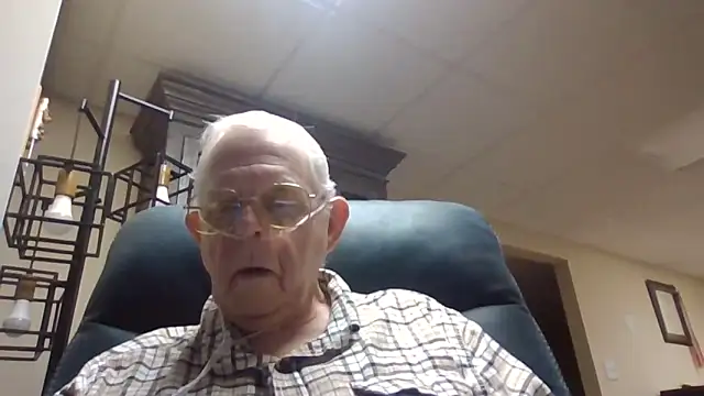 Snapshot of bootlegmanz chatting on 11.05.25 bootlegmanz online show from 11.05.25