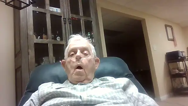 Snapshot of bootlegmanz chatting on 11.08.25 bootlegmanz online show from 11.08.25