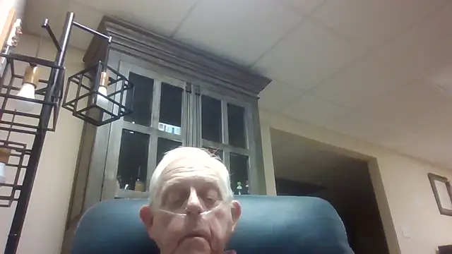 Snapshot of bootlegmanz chatting on 11.17.25 bootlegmanz online show from 11.17.25