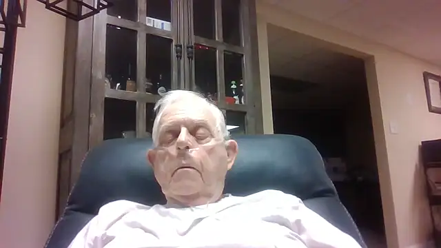 Snapshot of bootlegmanz chatting on 11.18.25 bootlegmanz online show from 11.18.25