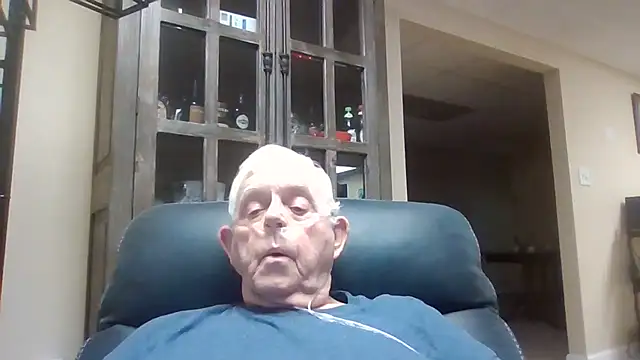 Snapshot of bootlegmanz chatting on 11.20.25 bootlegmanz online show from 11.20.25