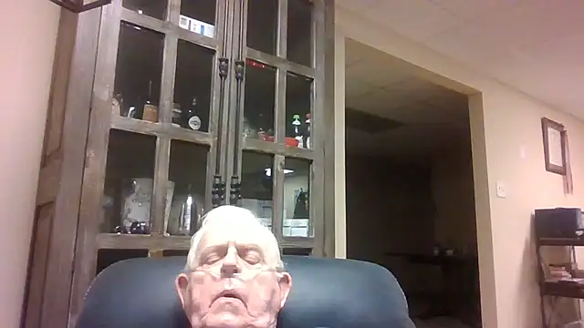 Snapshot of bootlegmanz chatting on 11.22.25 bootlegmanz online show from 11.22.25