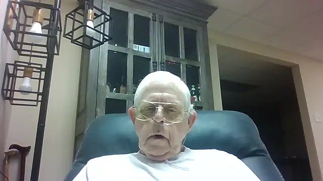 Snapshot of bootlegmanz chatting on 11.23.25 bootlegmanz online show from 11.23.25