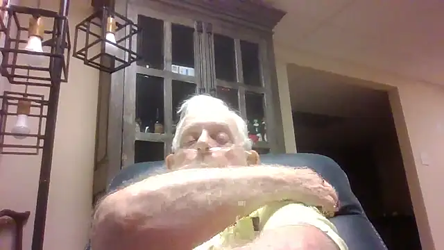 Snapshot of bootlegmanz chatting on 11.24.25 bootlegmanz online show from 11.24.25