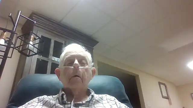 Snapshot of bootlegmanz chatting on 11.27.25 bootlegmanz online show from 11.27.25