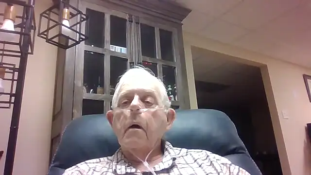 Snapshot of bootlegmanz chatting on 12.02.25 bootlegmanz online show from 12.02.25