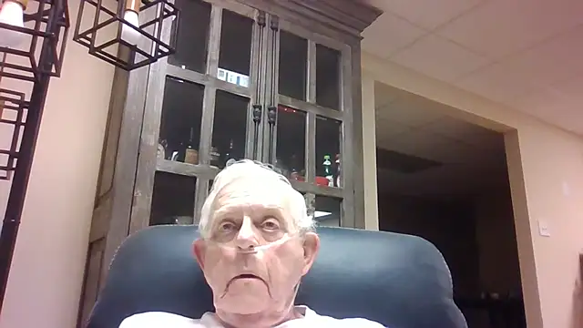 Snapshot of bootlegmanz chatting on 12.14.25 bootlegmanz online show from 12.14.25