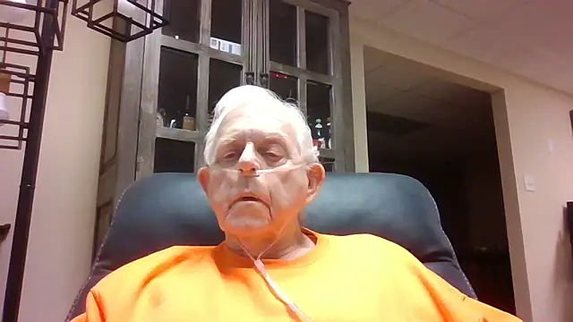 Snapshot of bootlegmanz chatting on 12.15.25 bootlegmanz online show from 12.15.25