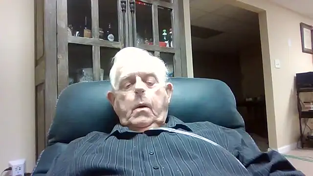 Snapshot of bootlegmanz chatting on 12.16.25 bootlegmanz online show from 12.16.25