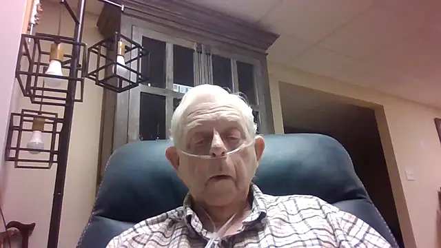 Snapshot of bootlegmanz chatting on 12.19.25 bootlegmanz online show from 12.19.25