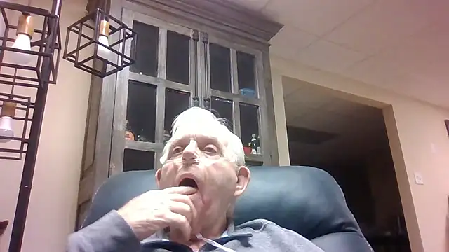 Snapshot of bootlegmanz chatting on 01.15.26 bootlegmanz online show from 01.15.26