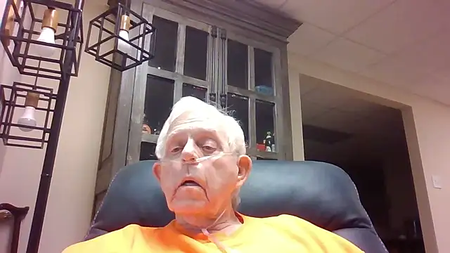 Snapshot of bootlegmanz chatting on 01.16.26 bootlegmanz online show from 01.16.26