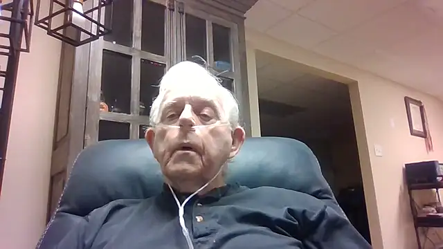 Snapshot of bootlegmanz chatting on 02.15.26 bootlegmanz online show from 02.15.26