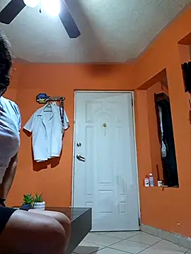 miicheele32 online show from 10.20.25